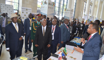 RAIS MAGUFULI NA RAIS MUSEVENI WATEMBELEA BANDA LA TRC 